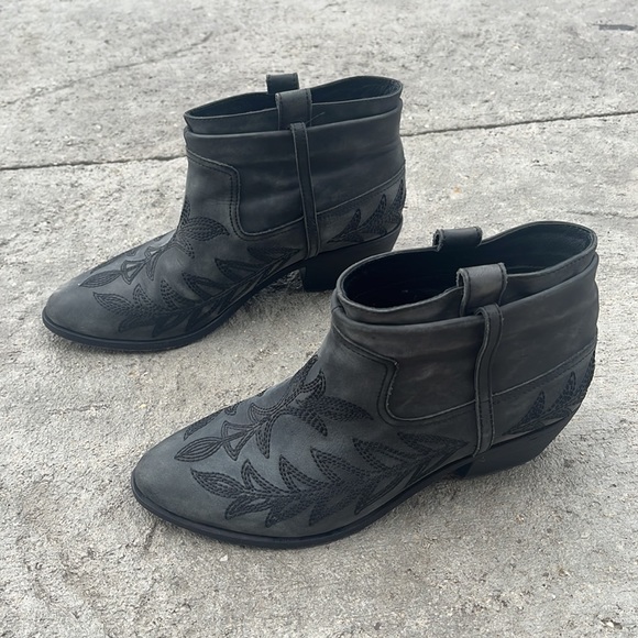 Joie Ajax Black Leather Embroidered booties size womens 38 - Picture 4 of 8